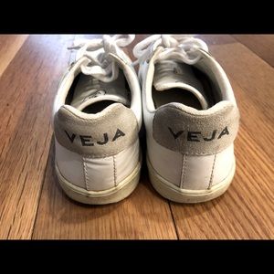 White leather Vejas Esplar Size 6
